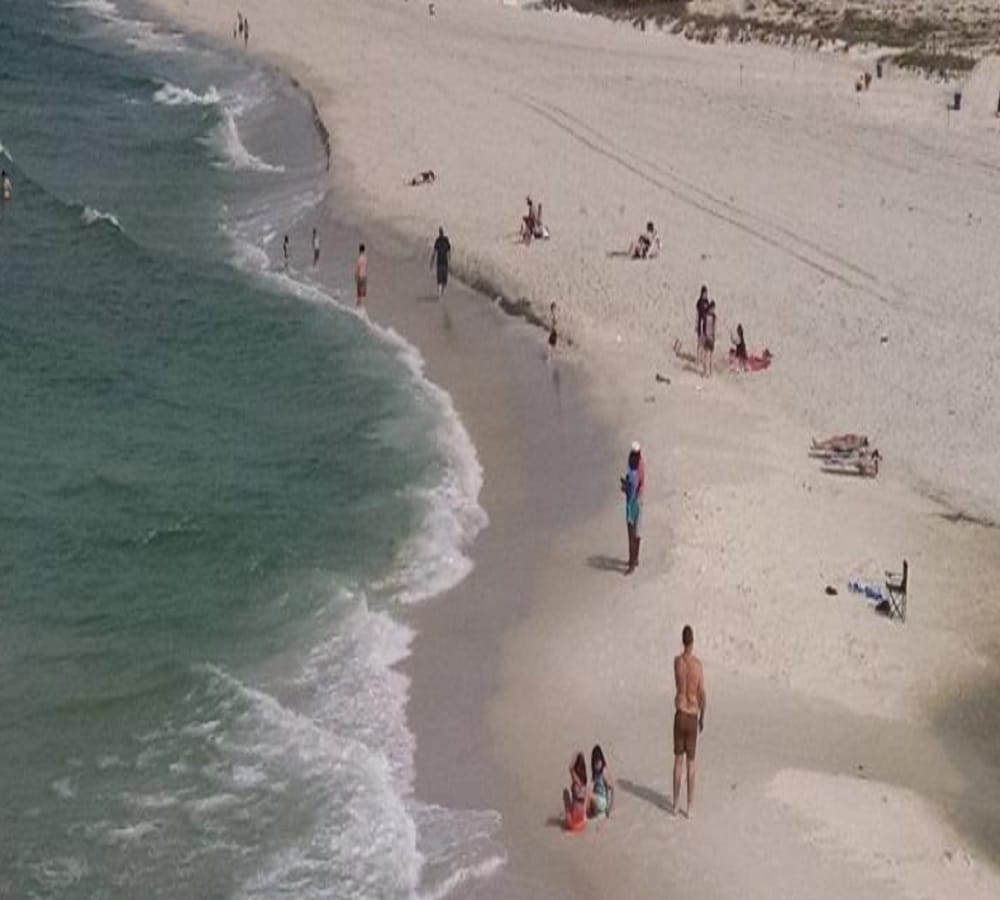 Strangers saved life of drown family by human chain at Panama city beach 