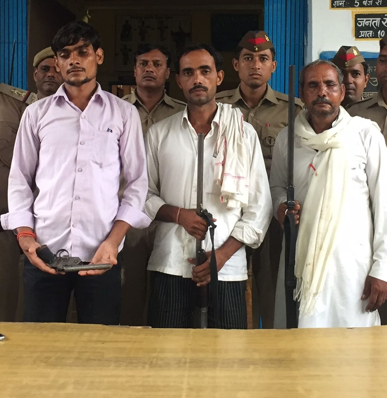 फायरिंग के मामले में तीन गिरफ्तार