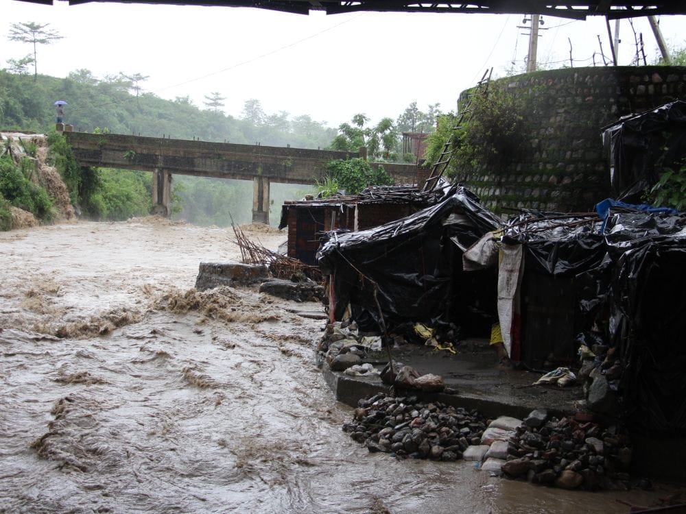 badri kedar yatra stopped and one death due to rain in uttarakhand 