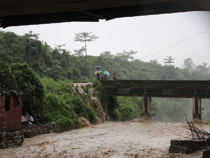 badri kedar yatra stopped and one death due to rain in uttarakhand 
