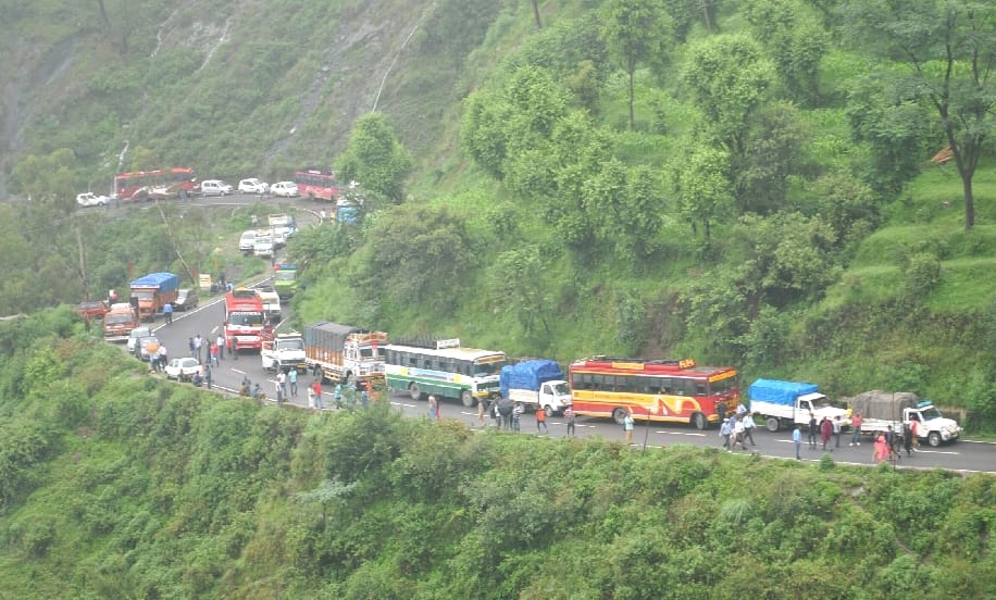 Road Blocks after heavy rainfall in himachal.