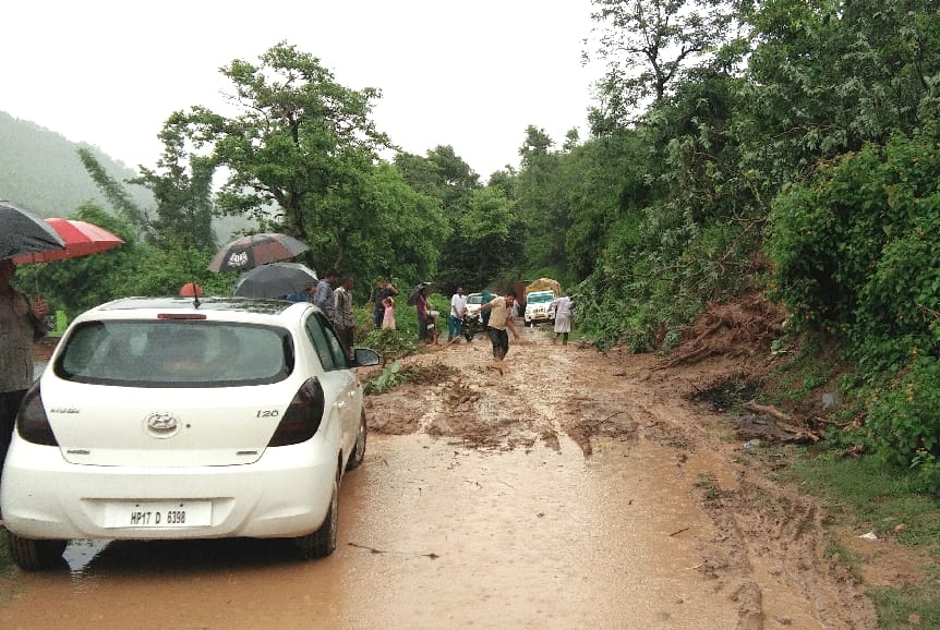 Road Blocks after heavy rainfall in himachal.