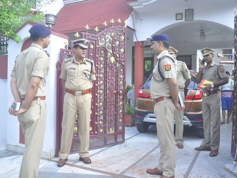 back to back dacoity in lucknow gomtinagar