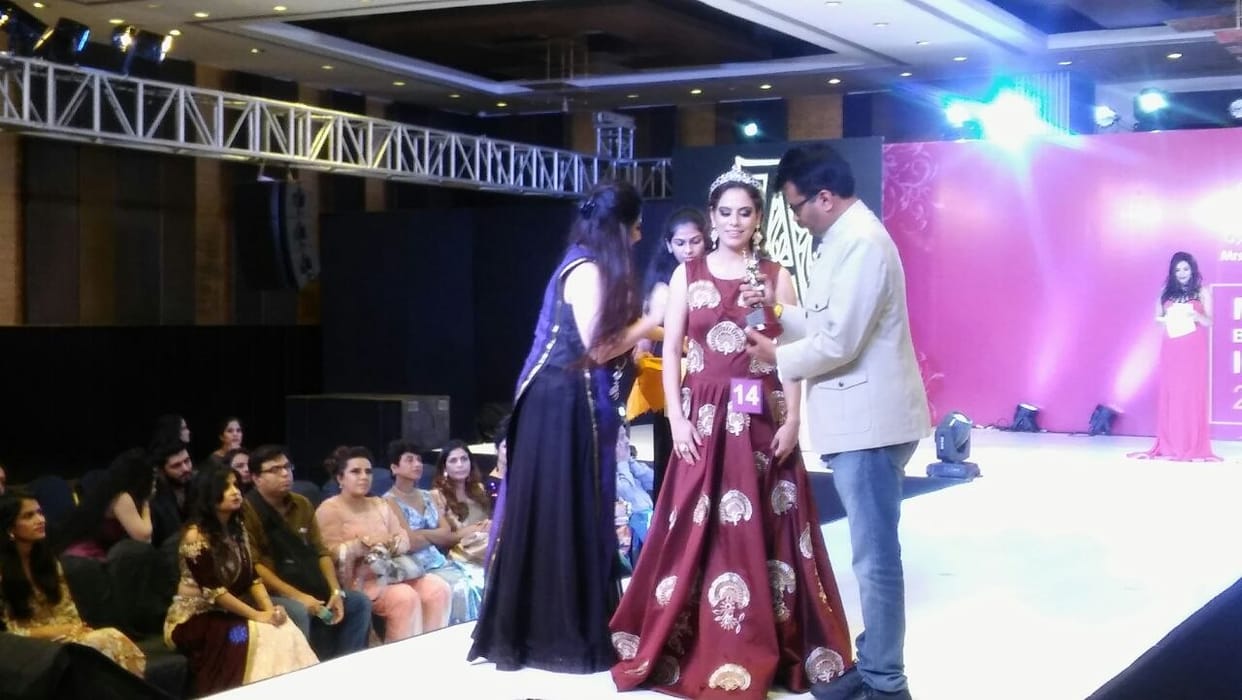 sanjana became first runner up in mrs india icon