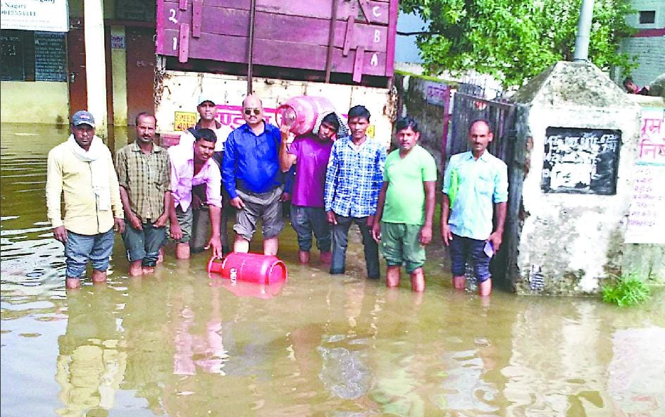 Water level decrease, agricultural land erosion