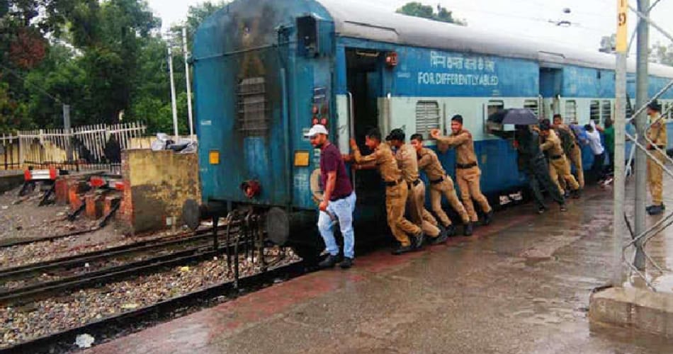 indian boys pushed train on pathankot railway station