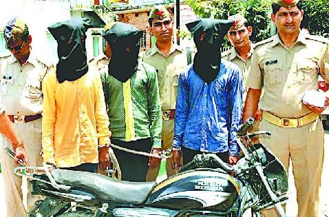 पकौड़ी गिरोह बाइक पर करता था मोबाइल लूट