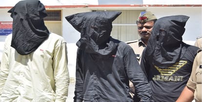 Kept stealing in homes by keeping a fast on Monday, police arrested seven accused