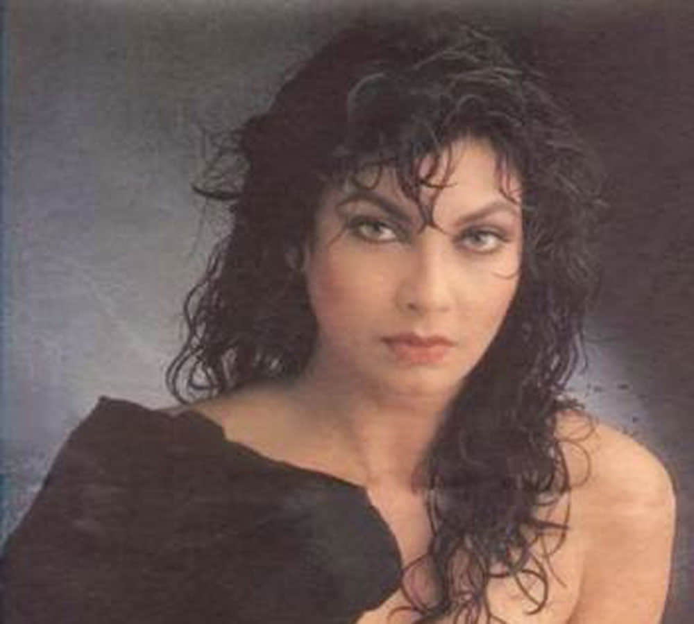 Remember Jumma Chumma girl Kimi Katkar sizzling yesteryear actress looks like now