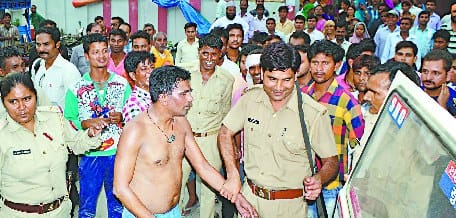 The man caught by the mob on the charge of theft, fiercely beaten