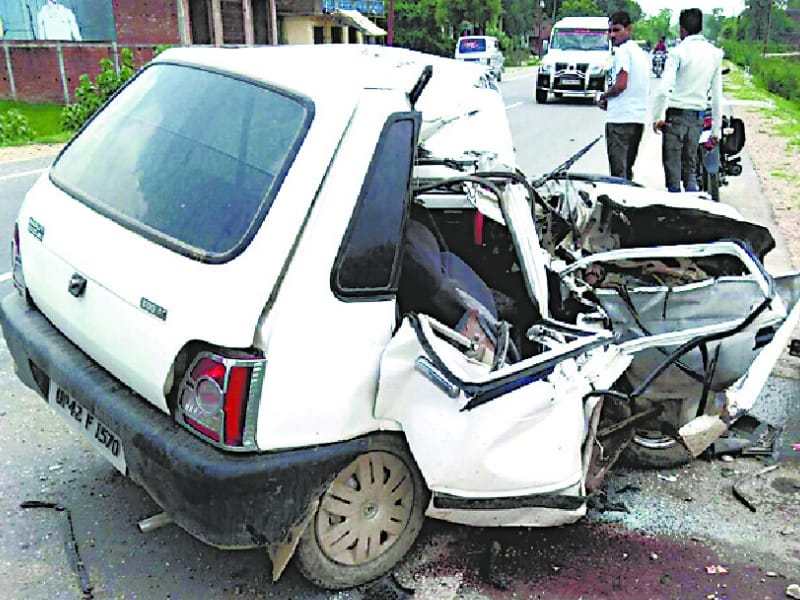  Three died in a car accident in sultanpur.