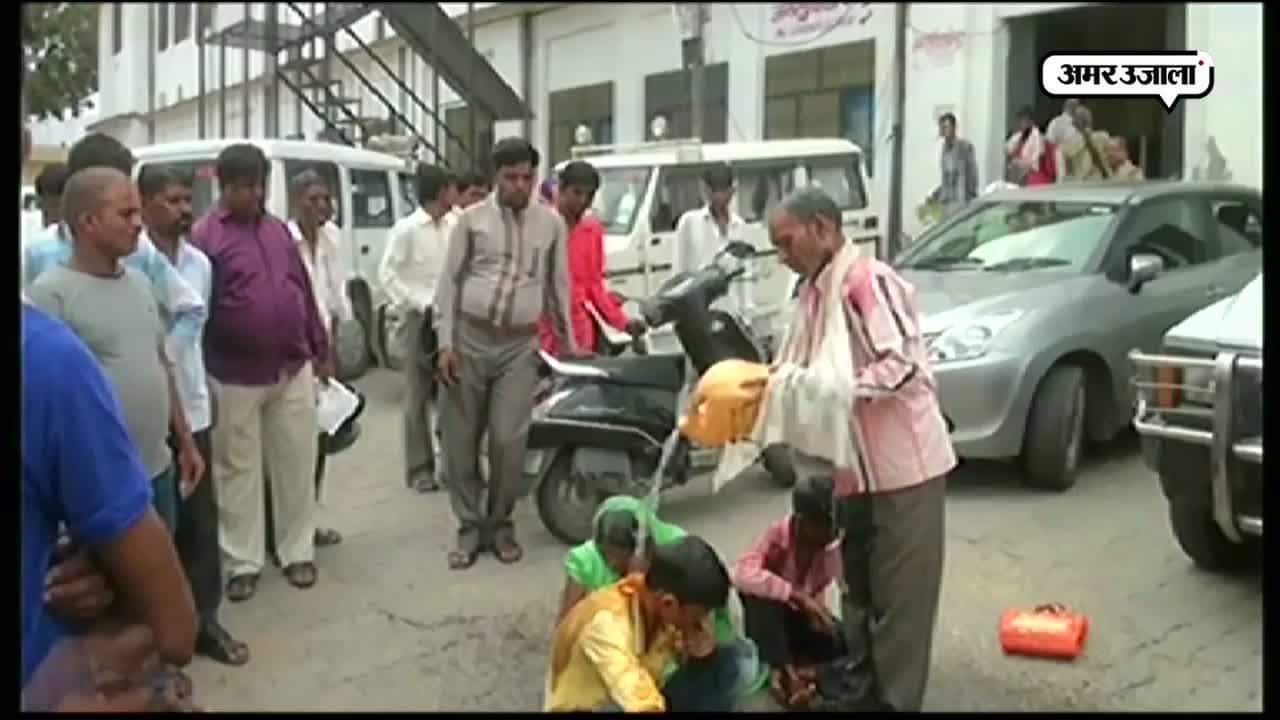 आगरा, आत्मदाह की कोशिश  