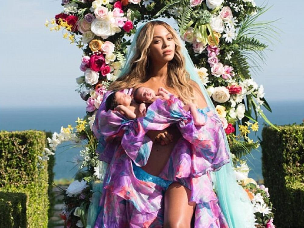 Beyonce shared the firs photo of her two new bundles on instagram