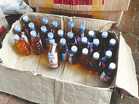 Illegal liquor factory caught in ghatampur 