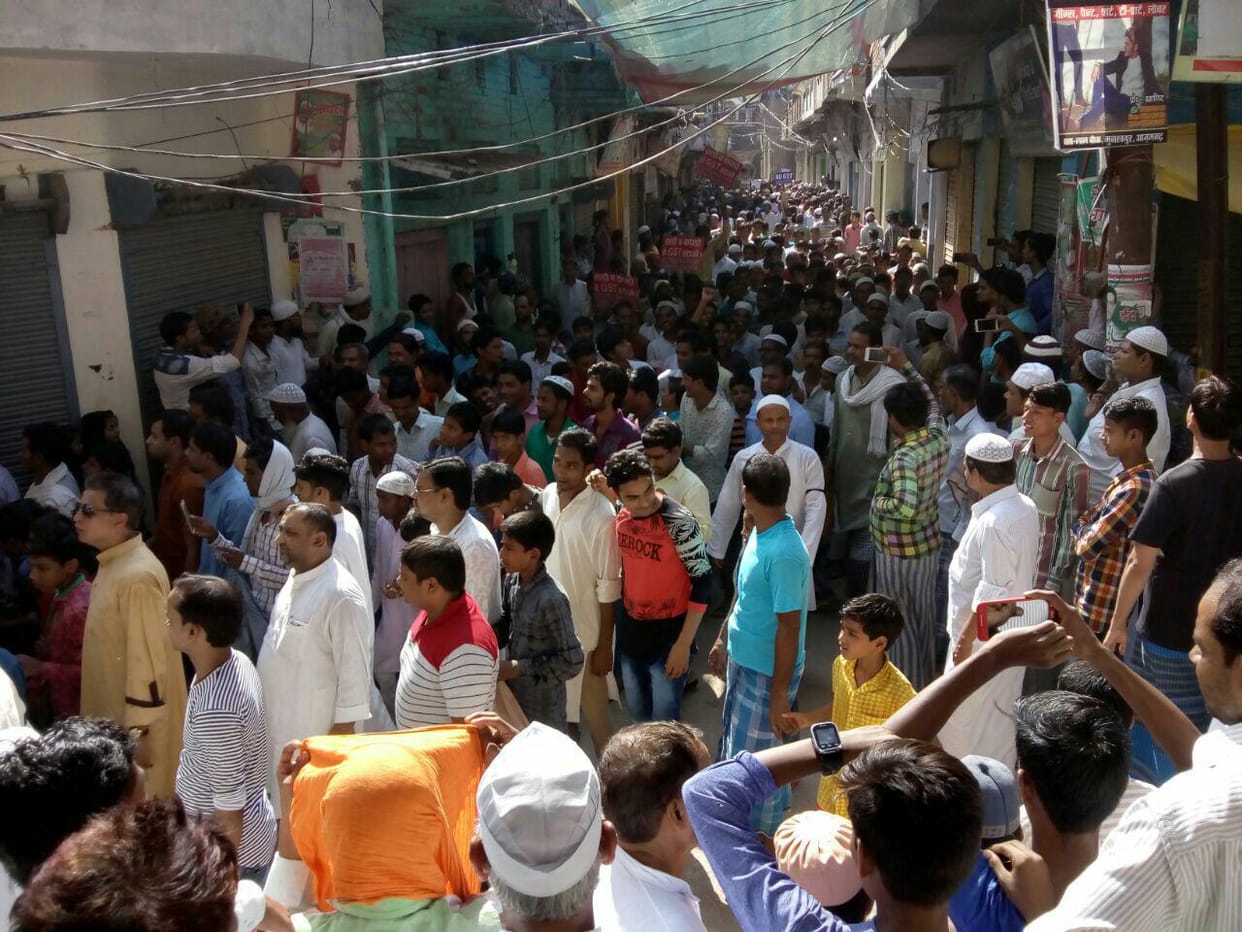 Weaver, businessman in the protest against GST, 
