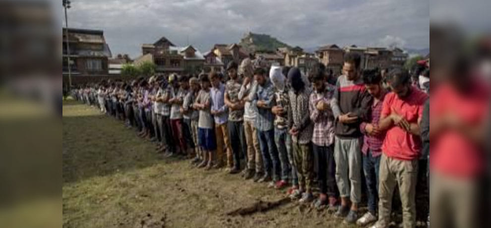  first time ISIS flag used for terrorist in Kashmir in his funeral