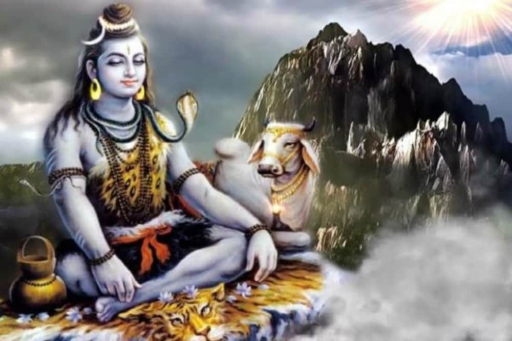 Maha Shivaratri 2021 Know the Lord Shiva Why Do Shivji Adorns Ganga Chandra Trishul Bhasma damru And Sarp