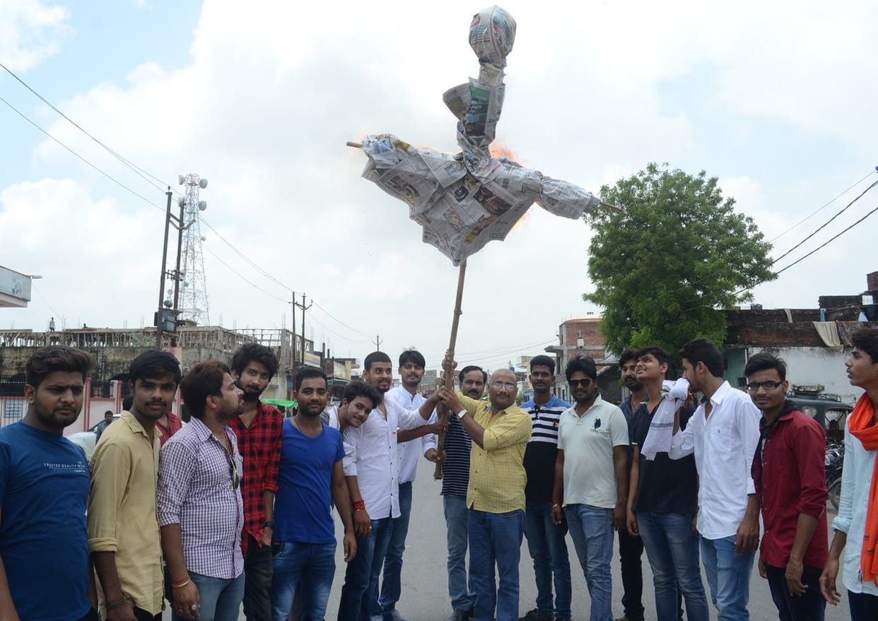 Booming minister's effigy on BDO issue
