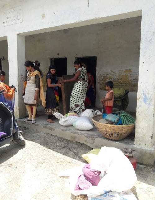पंचायत भवन से महिला क्यूआरटी ने खाली कराया कब्जा