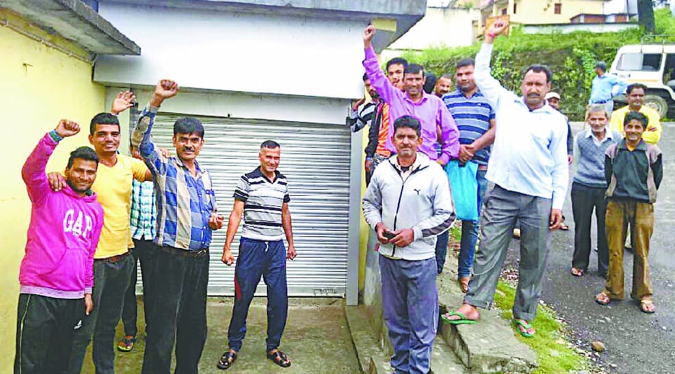 People protested by ATM stalled