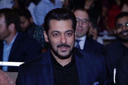 At the PC of IIFA 2017, Salman Khan surprised everyone by singing birthday song for Katrina Kaif 
