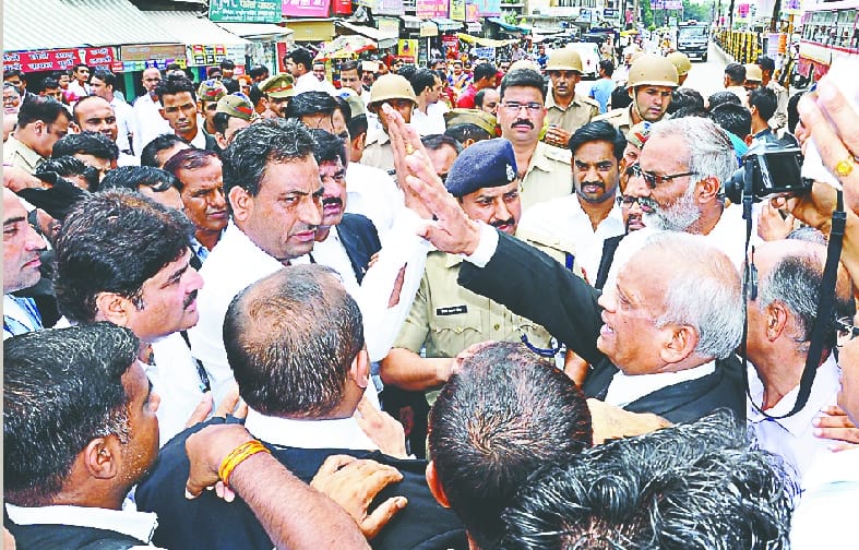 Client's lawyer and murder of Munshi