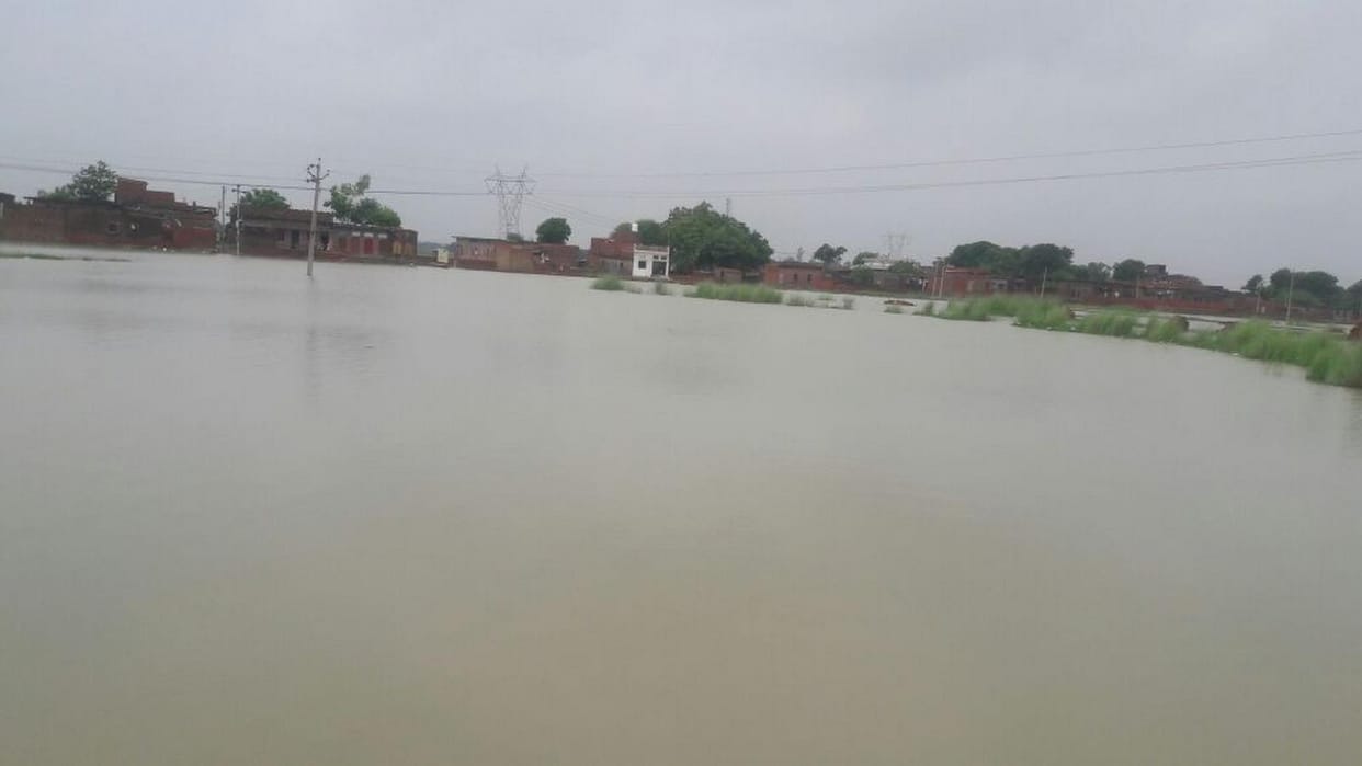Due to the rain weaver, the town is submerged, the water entered into the house