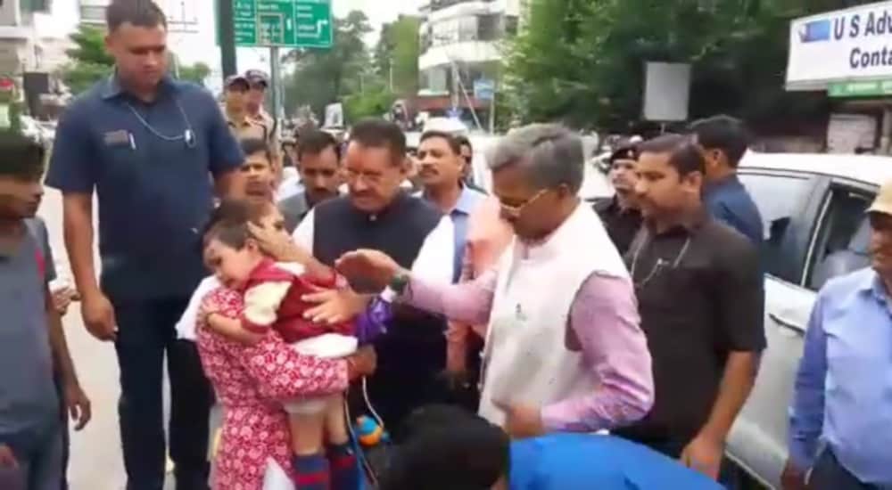 bike hit a minor school girl when chief minister was on traffic