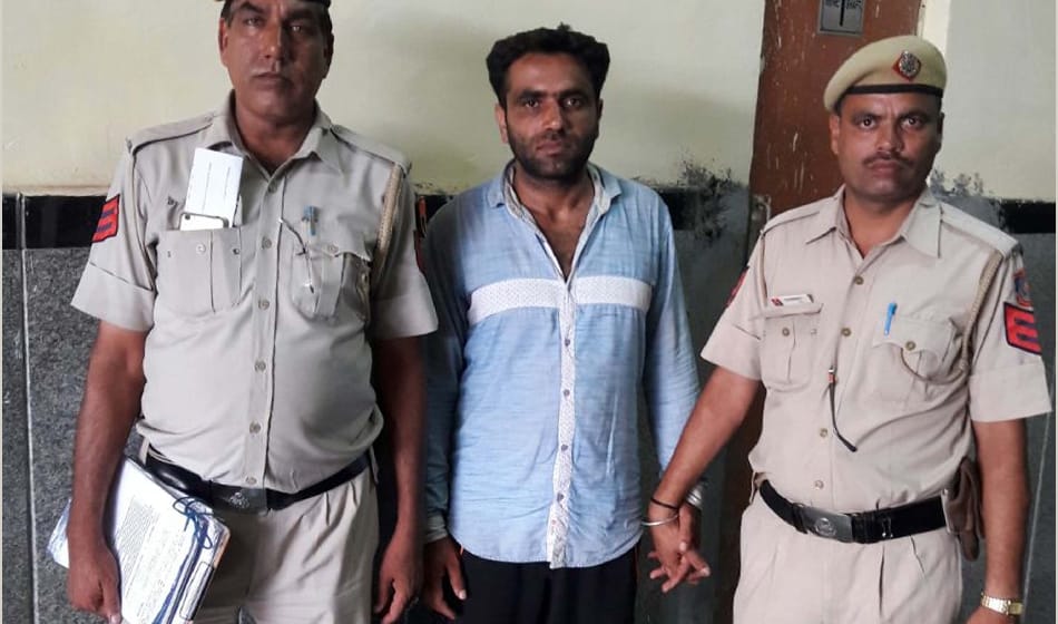 police arrested smuggler using sewer cleaning for loot