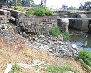  Dirty water of drains of four mohallas falling in the Govind Sagar Dam