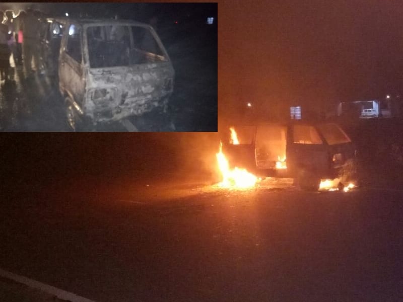 fire in a van on lucknow sitapur highway.