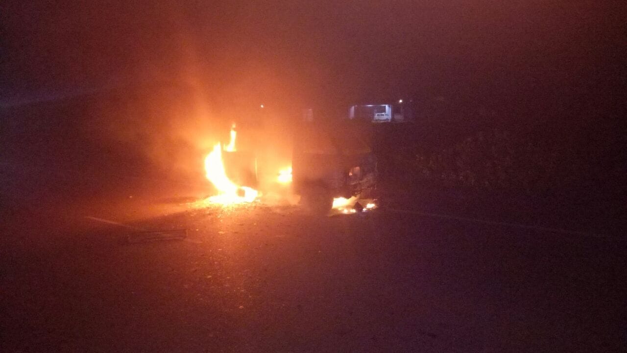 fire in a van on lucknow sitapur highway.