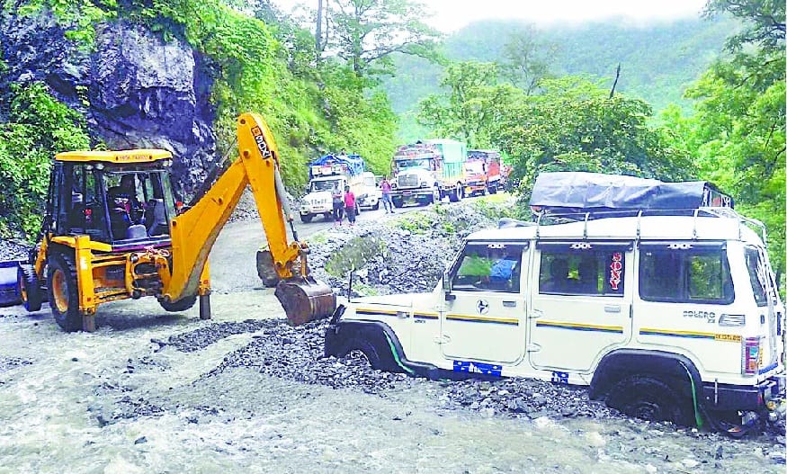 Wheels of vehicles on national highways remained for one and a half hours