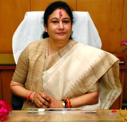 A man slapped the vc in front of education minister