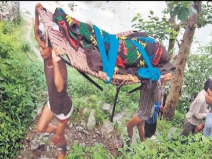 man struggle for his pregnant wife to reach hospital 