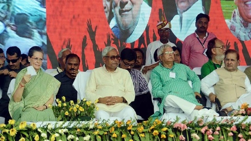 Bihar alliance: JD(U) leader Sharad Yadav meets Sonia gandhi