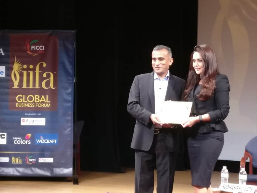 iifa 2017 priety zinta created an outstanding application for women safety