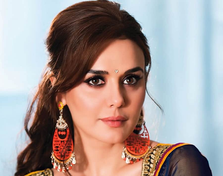 Bollywood Stars That You Didn't Know Are Highly Qualified know about more details