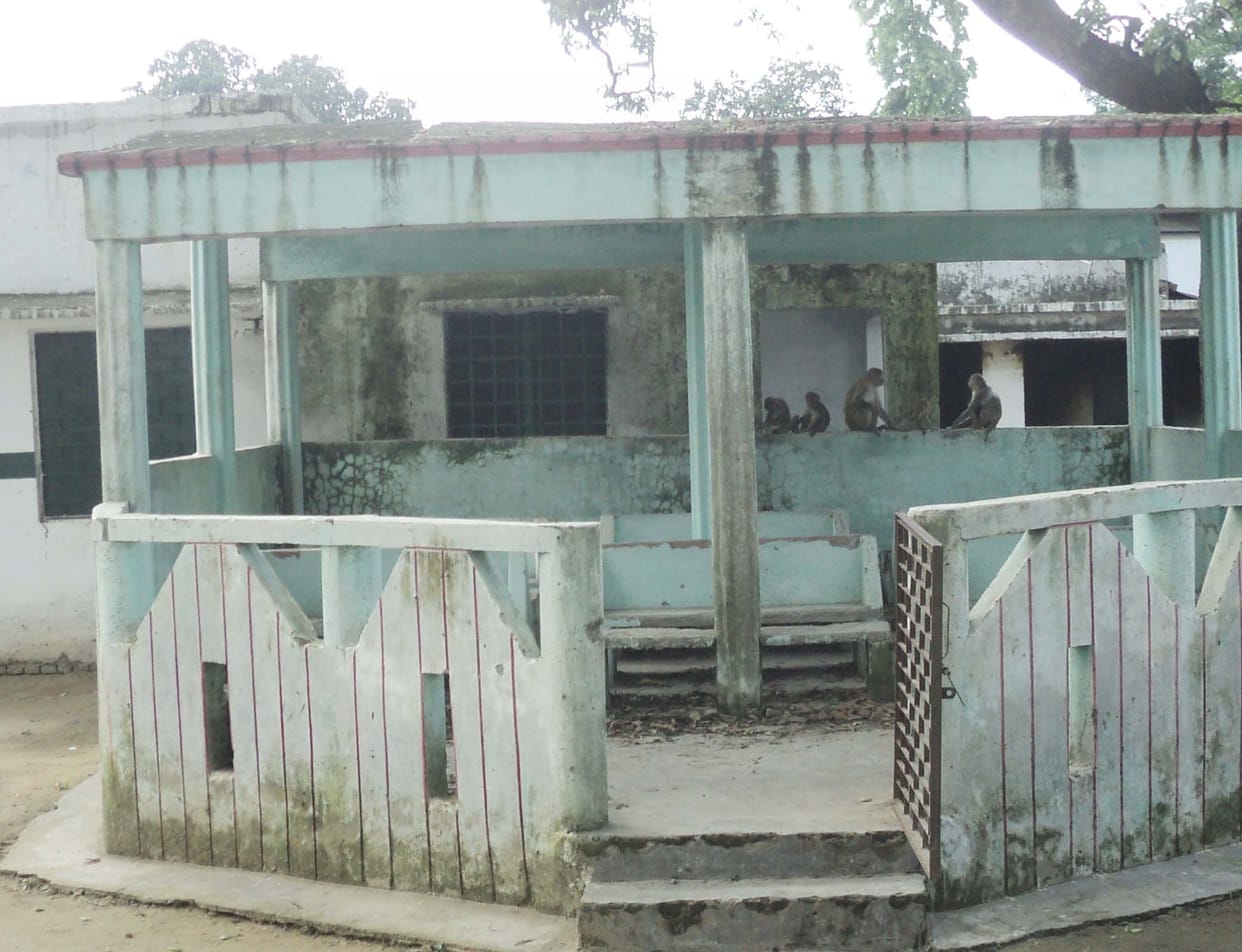 शिक्षकों की लड़ाई में तीन दिन बंद रहा स्कूल