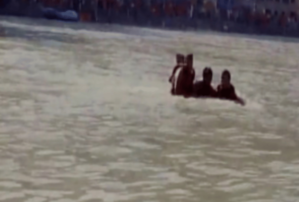 raiwala 300 families stuck in flood
