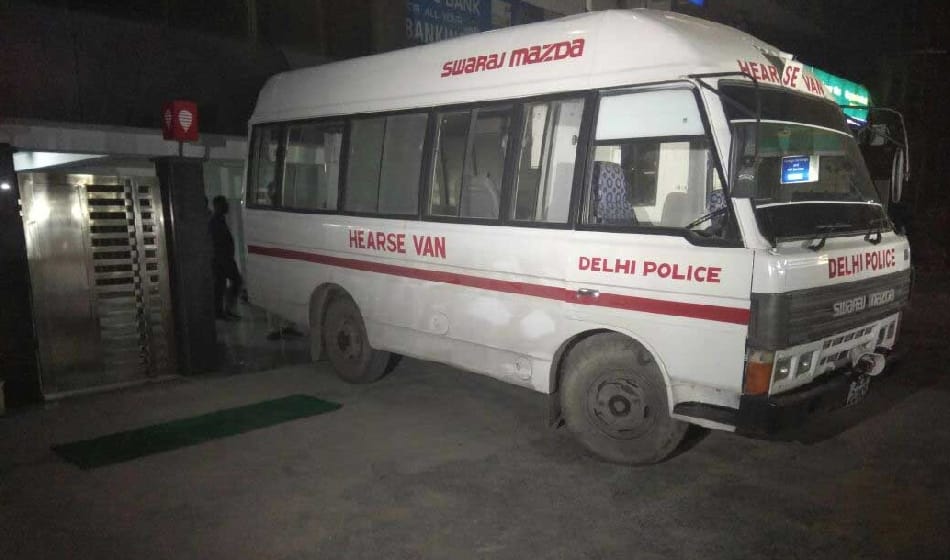 in oyo hotel dwarka delhi couple suicide case police finds birthday balloon from spot 