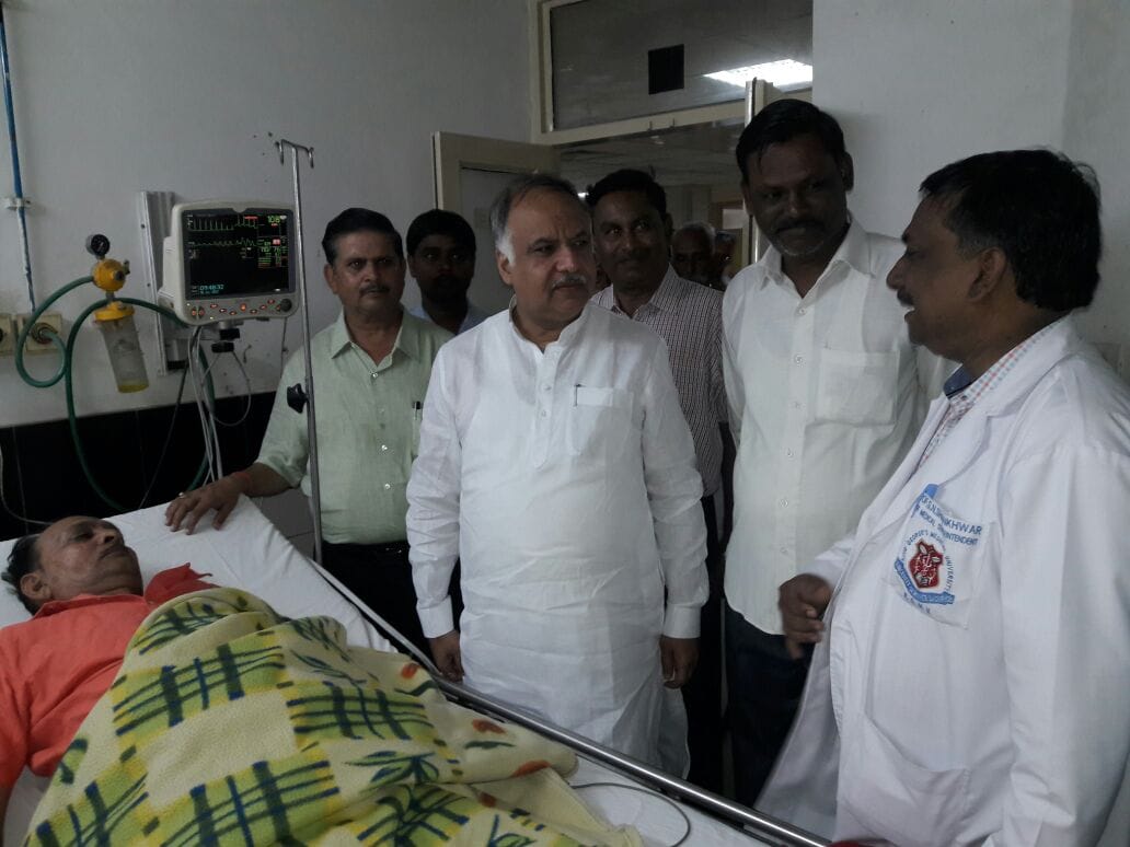  lucknow mayor suresh awasthi met with heart attack