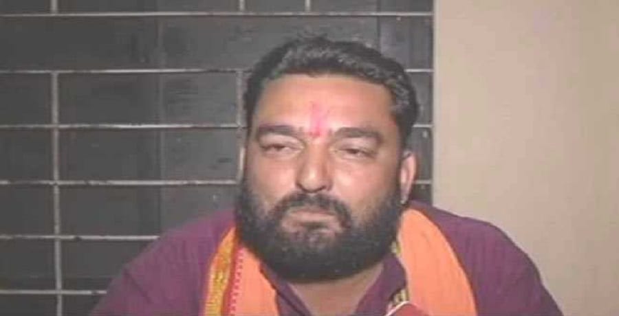 bajrang dal leader released from the police station by their activist