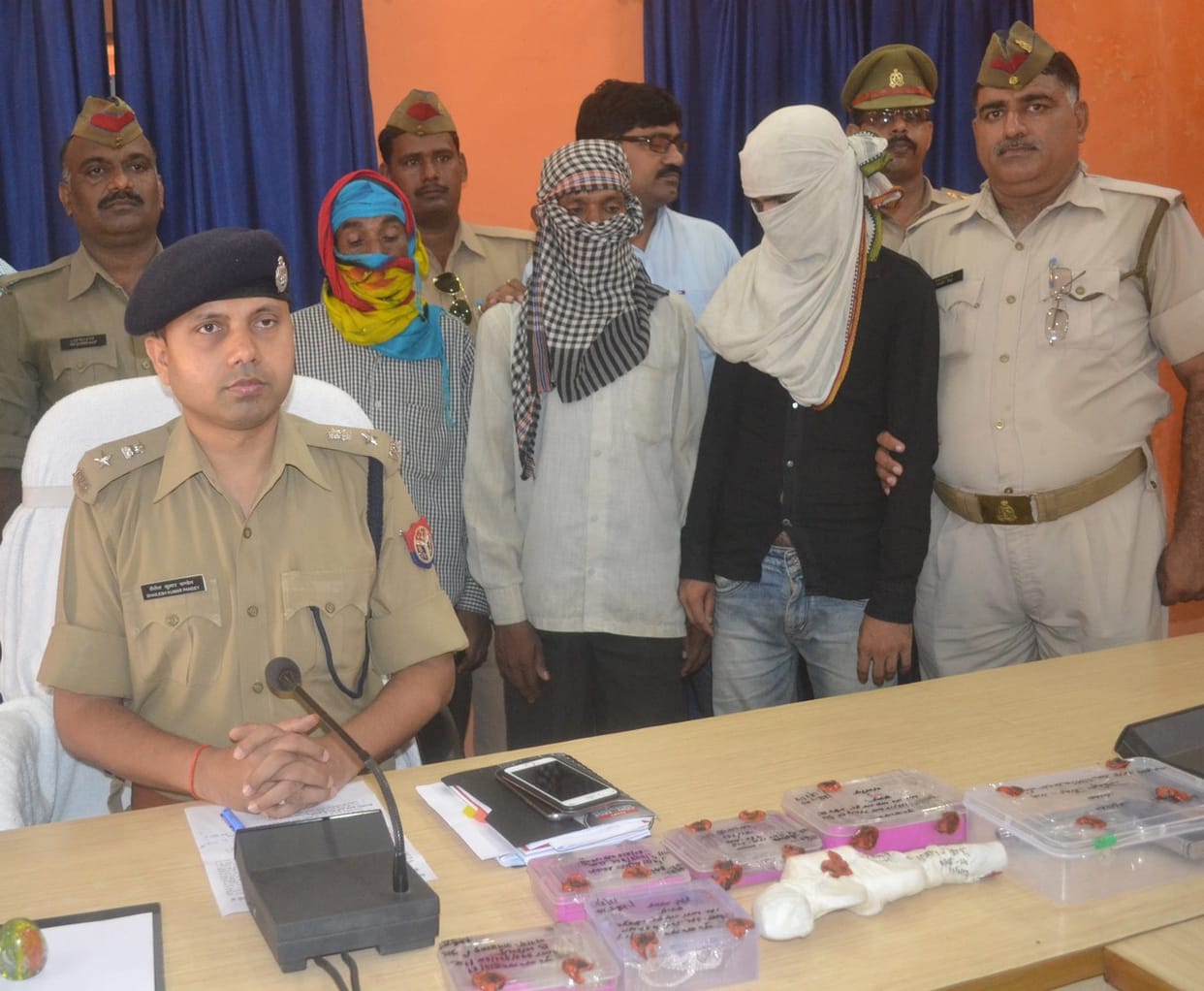 after encounter three looteres arrested 