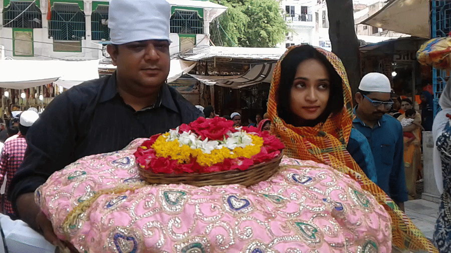 tv actress harshali  visits ajmer dargah 