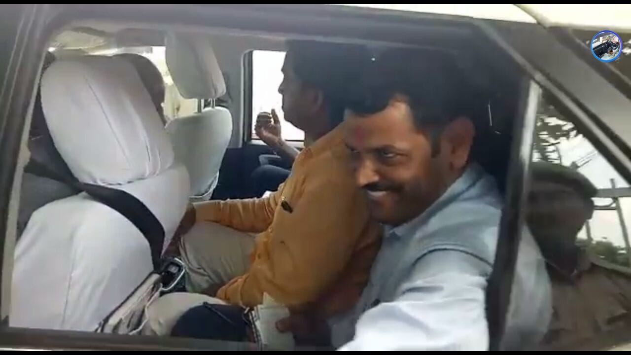satish mahana breaks security rules of assembly entrance