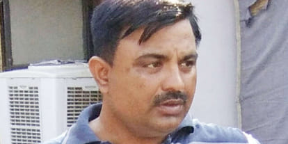 Suspended guard of shahrukh khan's bunglow arrested