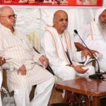 बैठक को संबोधित करते अंतरराष्ट्रीय अध्यक्ष प्रवीण भाई तोगड़िया व मंचासीन अतिथिगण।