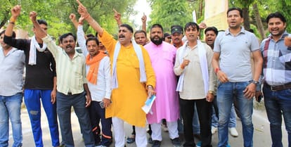 Prime Minister and Chief Minister Yogi on had to comment, scramble with SP Councilor