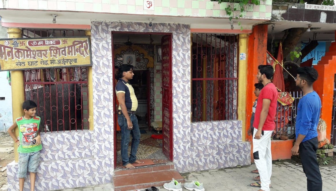  Inverters, Batra, picked up the thief by breaking the temple lock